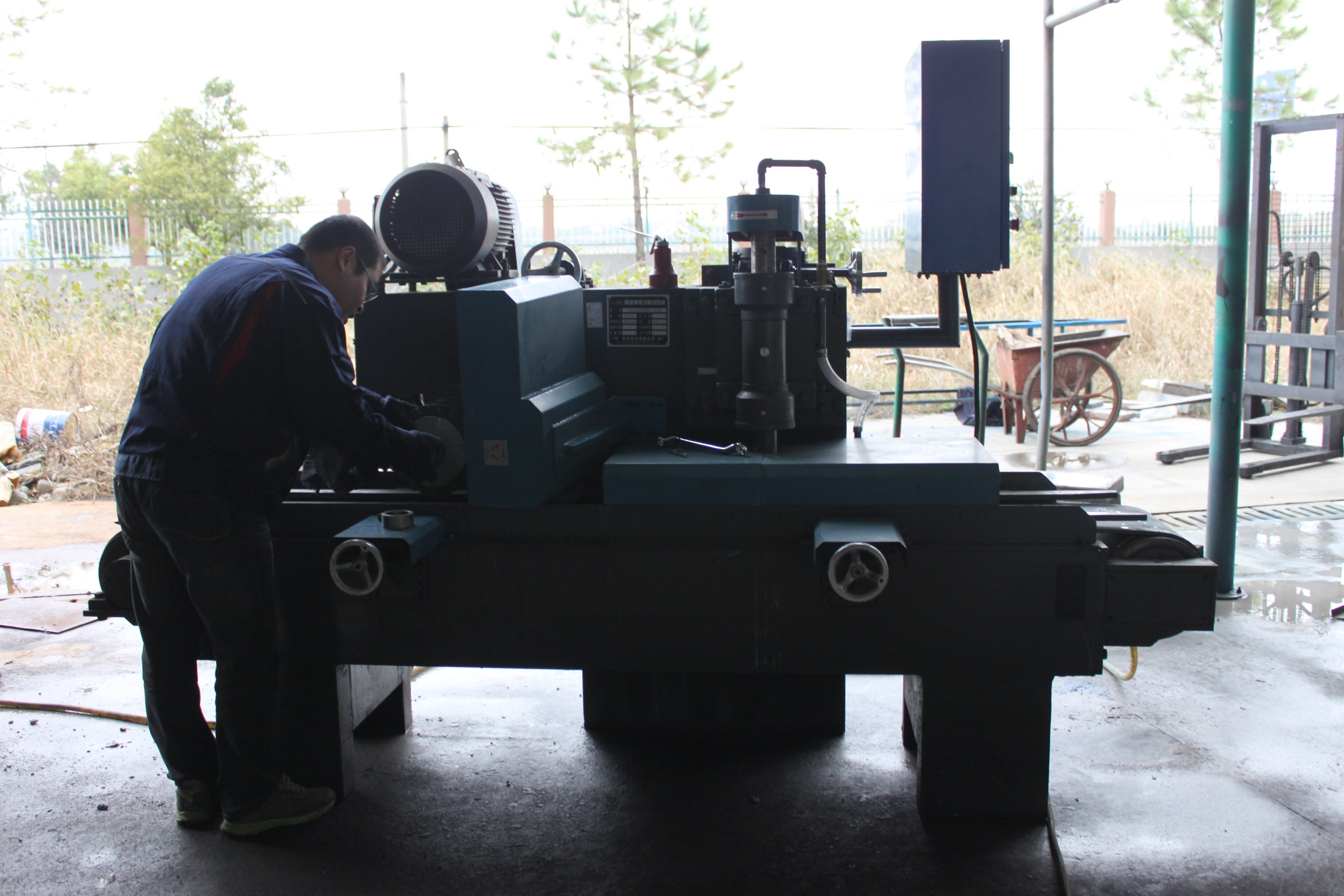 全自動(dòng)條紋磚條紋機(jī)安裝刀片及條紋磚加工視頻 全自動(dòng)條紋磚條紋機(jī)安裝刀片及條紋磚加工視頻