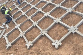 高速連鎖塊護(hù)坡模具施工案例 高速連鎖塊護(hù)坡模具施工案例