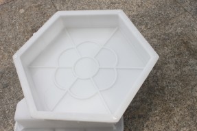 六棱塊護坡塑料模具什么材質(zhì)的好？