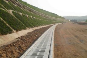 甘肅拱形護(hù)坡模具施工案例 甘肅拱形護(hù)坡模具施工案例