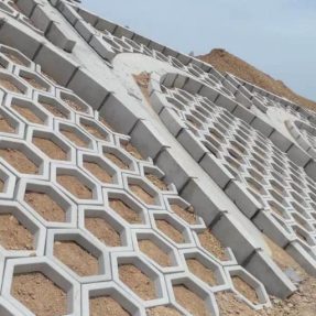 青島銀川高速公路護坡模具生態(tài)護坡案例 青島銀川高速公路護坡模具生態(tài)護坡案例