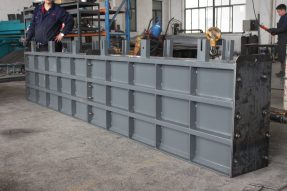 鋼制混凝土擋土墻模具雙欄片組合設(shè)計(jì) 鋼制混凝土擋土墻模具雙欄片組合設(shè)計(jì)