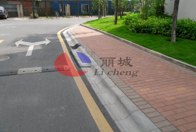 防撞道牙石模具水泥制品使用廣泛性 防撞道牙石模具水泥制品使用廣泛性